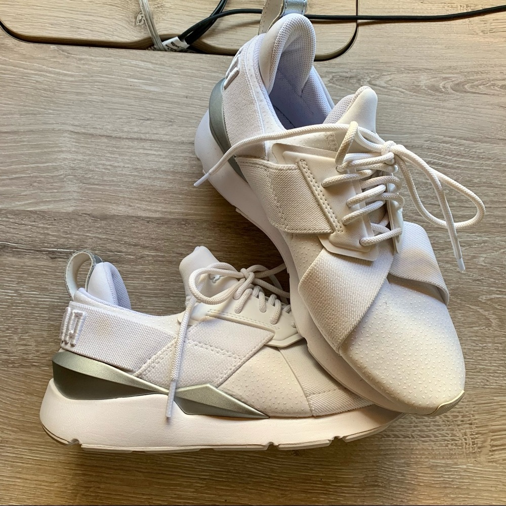 White tennis shoes